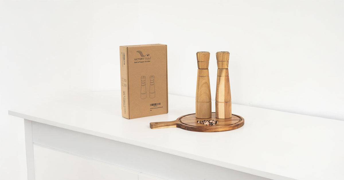 Wooden Salt and Pepper Grinder Set with Adjustable Coarseness