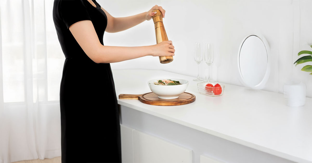 Wooden Salt and Pepper Grinder Set with Adjustable Coarseness